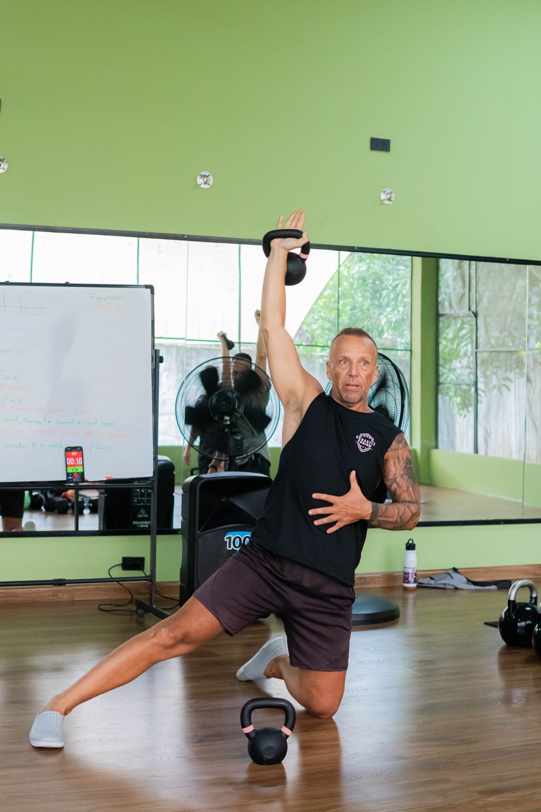 Steve Carr training with a kettlebell, Ko Phangan